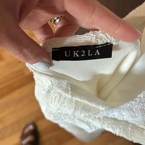 White lace backless bodycon dress - Picture 3 of 3